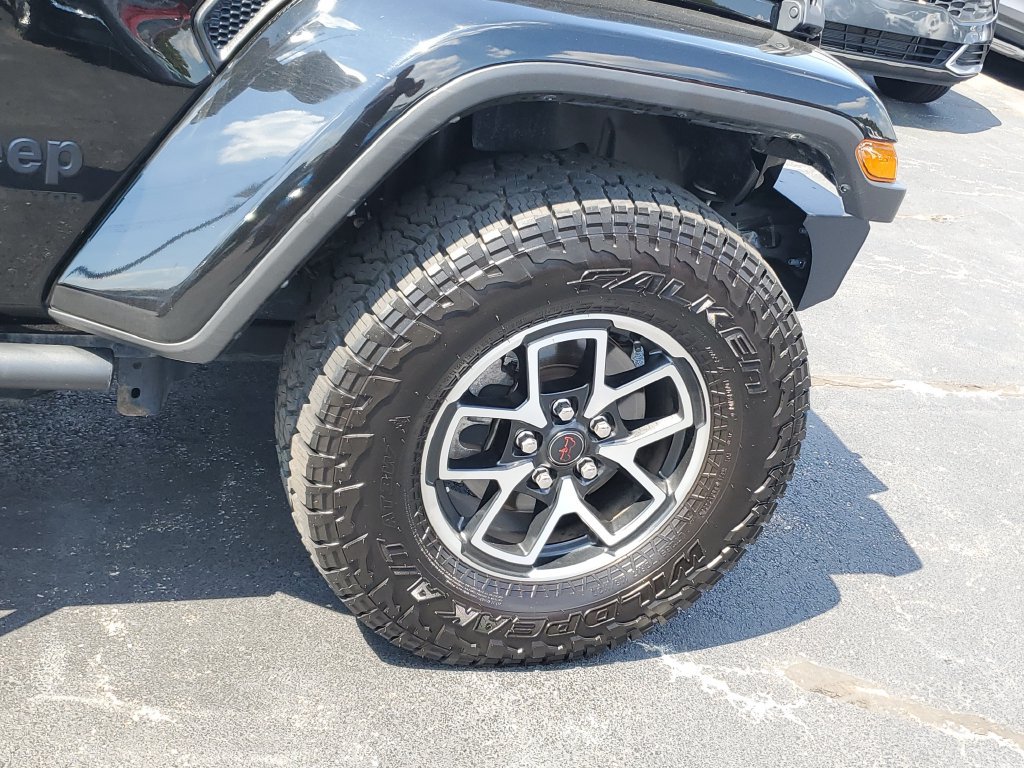 Certified 2023 Jeep Gladiator Sport AWD/4WD image 6