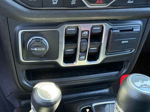 Used 2024 Jeep Wrangler Unlimited Sport AWD/4WD image 22