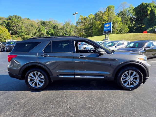 Used 2020 Ford Explorer XLT w/ Equipment Group 202A AWD/4WD image 9