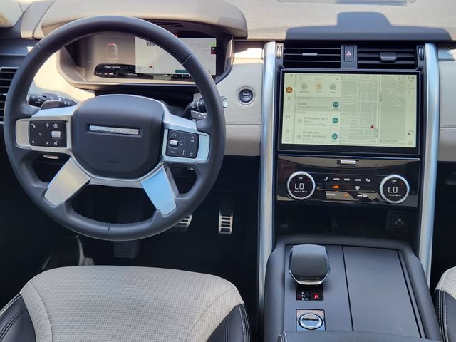 Used 2025 Land Rover Discovery Dynamic SE AWD/4WD image 22