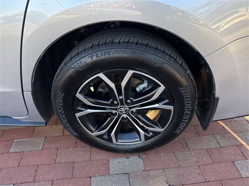 Used 2025 Toyota Sienna Platinum image 7