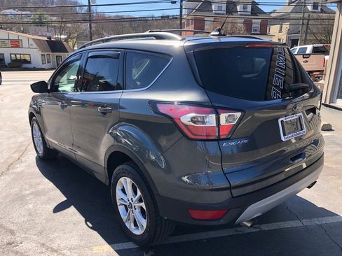 Used 2018 Ford Escape SE w/ SE Sync 3 Package image 3