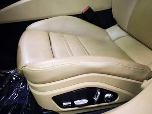 Used 2019 Porsche Panamera w/ Premium Package image 9
