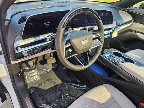 New 2026 Cadillac Lyriq Sport AWD/4WD image 19