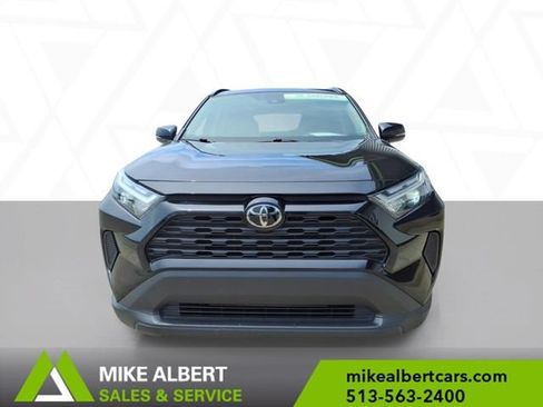 Used 2025 Toyota RAV4 XLE FWD image 2