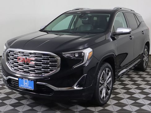 Used 2020 GMC Terrain Denali w/ Denali Premium Package AWD/4WD image 12