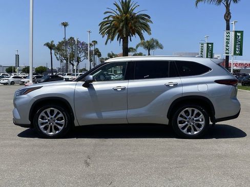 Certified 2024 Toyota Highlander Limited AWD/4WD image 40