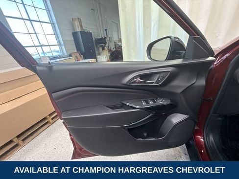 Used 2025 Chevrolet Trax RS w/ Driver Confidence Package image 30