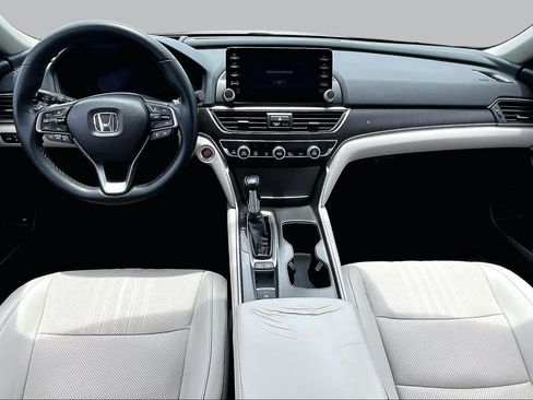 Used 2018 Honda Accord Touring image 14