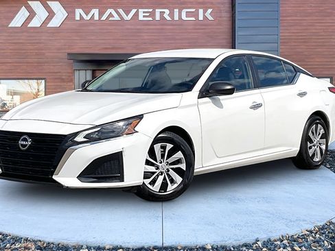 Used 2024 Nissan Altima 2.5 S FWD image 3
