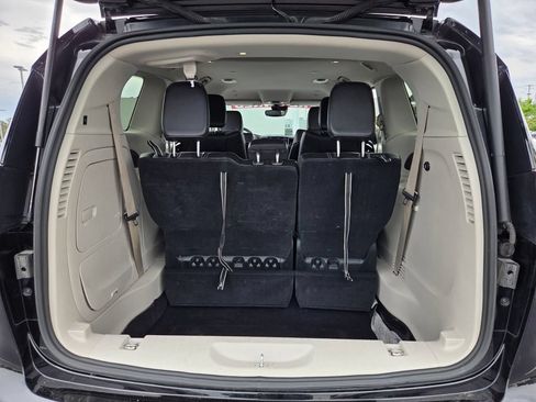 Used 2024 Chrysler Pacifica Limited FWD image 14