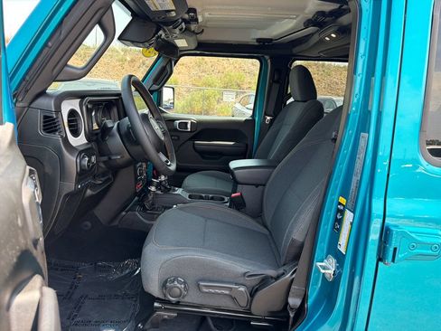 Used 2024 Jeep Wrangler Unlimited AWD/4WD image 9