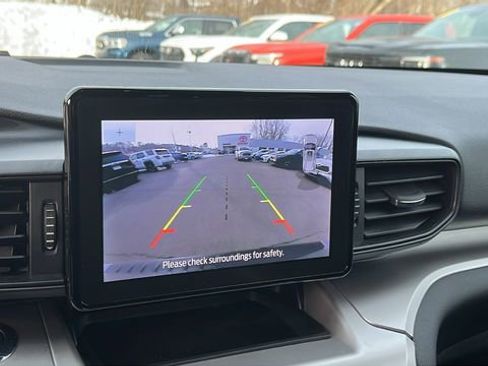 Used 2022 Ford Explorer XLT image 16