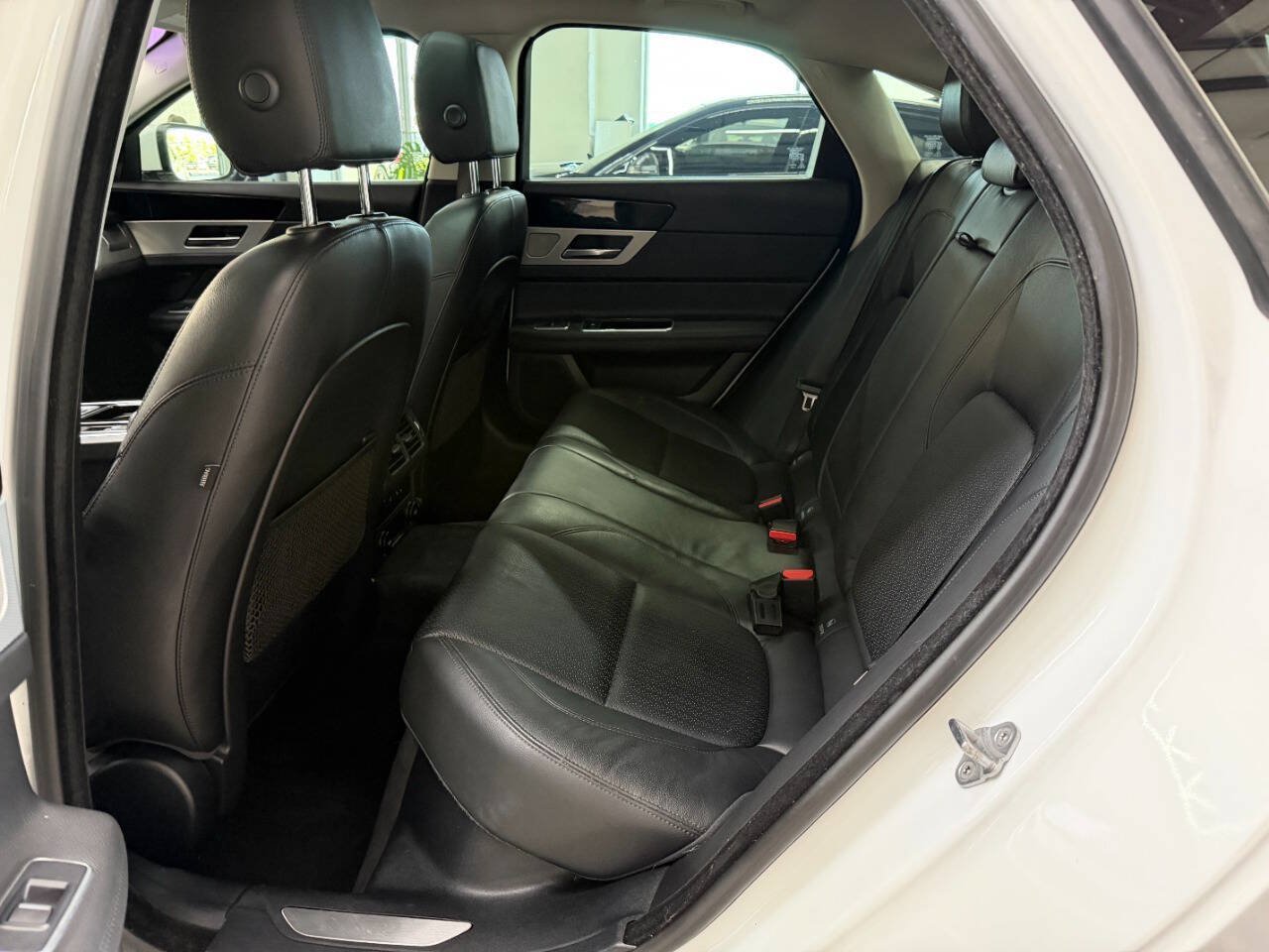 Used 2016 Jaguar XF Prestige AWD/4WD image 13
