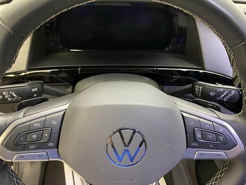 Used 2024 Volkswagen Atlas Cross Sport SE image 40