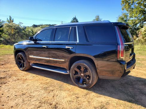 Used 2015 Cadillac Escalade Luxury image 5