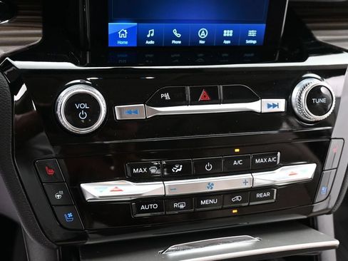 Used 2023 Ford Explorer Limited w/ Limited Technology Package AWD/4WD image 14