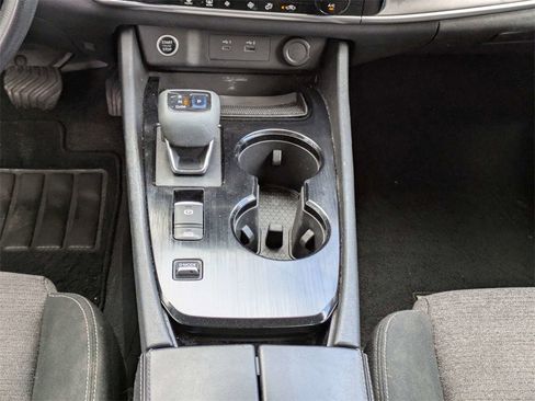 Used 2021 Nissan Rogue SV image 19