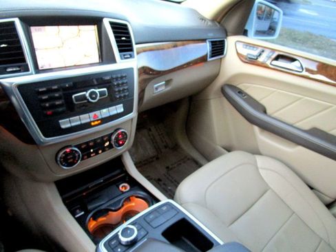 Used 2016 Mercedes-Benz GL 450 4MATIC 4dr GL 450 image 25