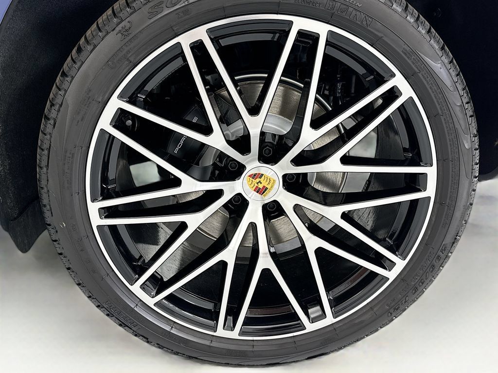 Used 2026 Porsche Macan AWD/4WD image 31