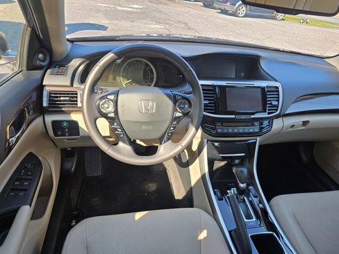 Used 2017 Honda Accord EX-L image 5