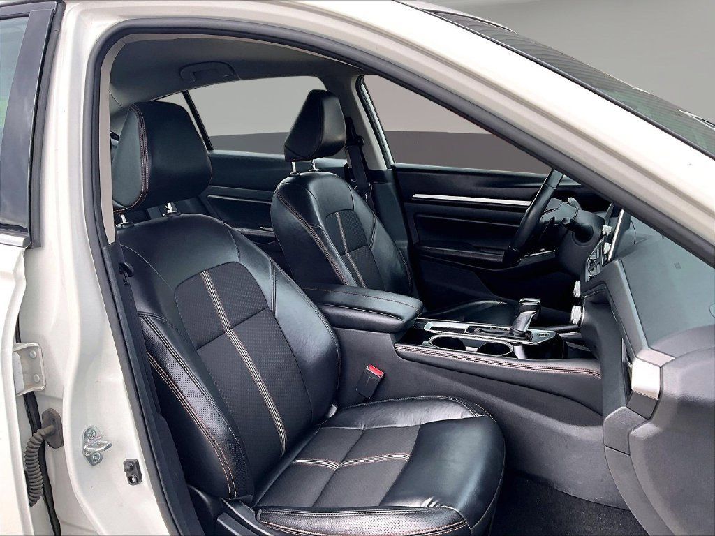 Used 2024 Nissan Altima 2.5 SR FWD image 33