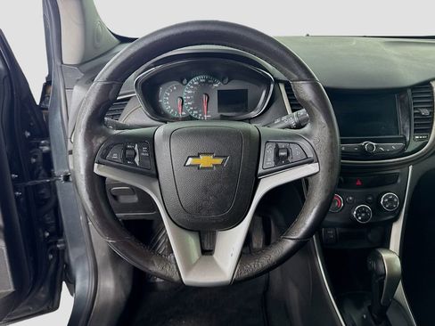 Used 2018 Chevrolet Trax LT w/ LT Convenience Package image 11