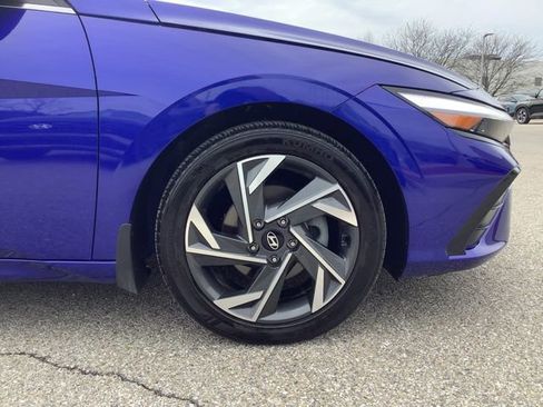 Used 2024 Hyundai Elantra SEL w/ Convenience Package image 37