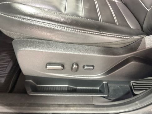 Used 2018 Ford Escape Titanium w/ Ford Safe & Smart Package AWD/4WD image 15