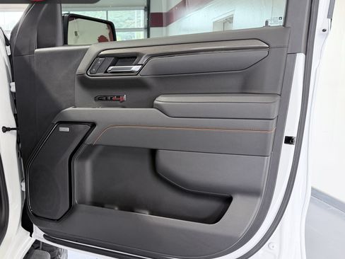 Used 2025 GMC Sierra 1500 AT4 w/ AT4 Premium Package AWD/4WD image 14