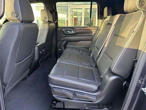 Used 2024 Chevrolet Suburban Premier image 15