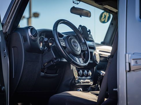 Used 2013 Jeep Wrangler Unlimited Sport w/ Connectivity Group image 17