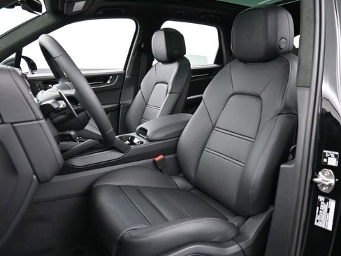 New 2026 Porsche Cayenne Turbo AWD/4WD image 5