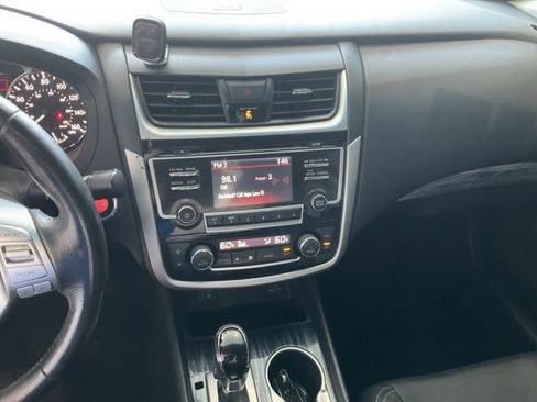 Used 2018 Nissan Altima 2.5 SL FWD image 12