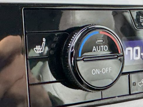 Used 2025 Nissan Pathfinder SL w/ Cargo Package image 16