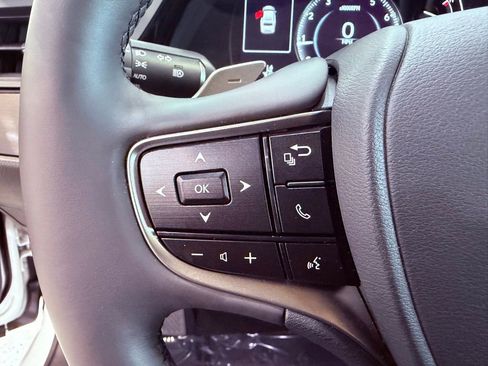 Certified 2024 Lexus ES 350 w/ Premium Package image 20