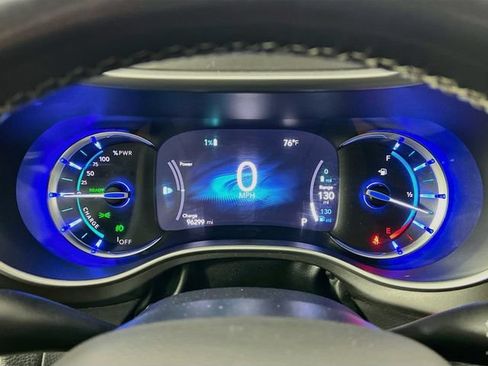 Used 2021 Chrysler Pacifica Touring-L FWD image 14