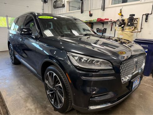 Used 2023 Lincoln Aviator Reserve w/ Equipment Group 201A AWD/4WD image 2