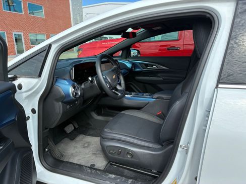 Used 2024 Chevrolet Equinox EV LT image 2