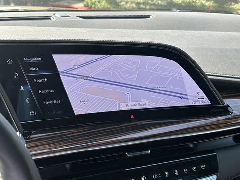 Used 2024 Cadillac Escalade ESV Luxury image 17