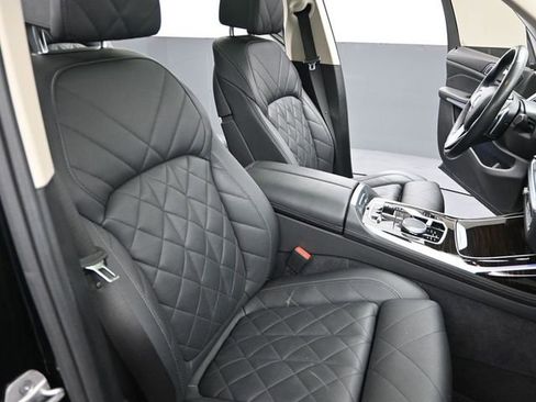 Used 2024 BMW X7 xDrive40i image 23