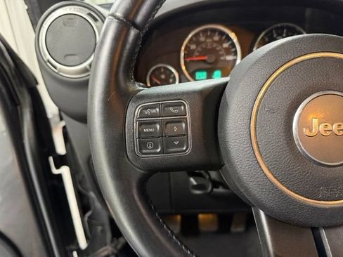 Used 2017 Jeep Wrangler Unlimited Sahara w/ Connectivity Group AWD/4WD image 16