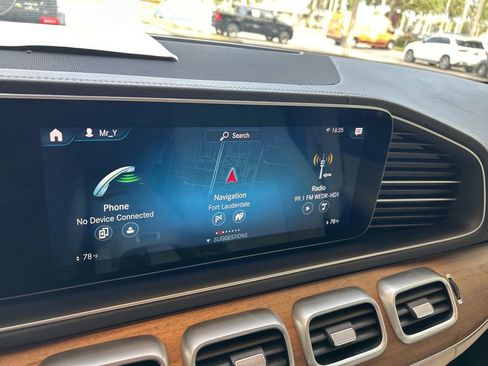 Used 2022 Mercedes-Benz GLS 450 4MATIC image 10