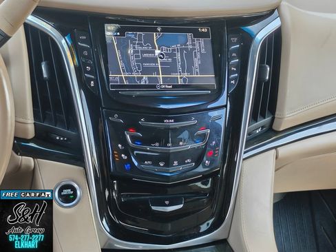 Used 2018 Cadillac Escalade Platinum AWD/4WD image 7