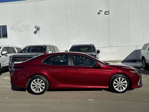 Used 2022 Toyota Camry LE image 8