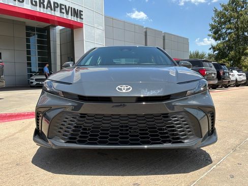 Used 2026 Toyota Camry SE FWD image 3