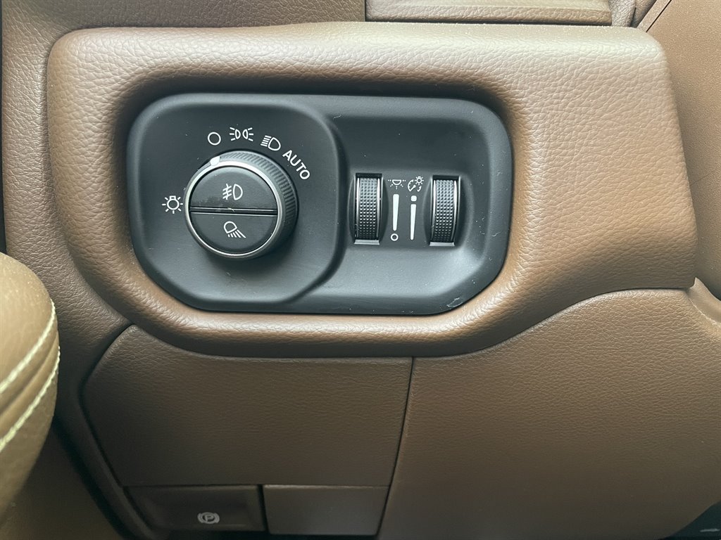 Used 2019 RAM 3500 Laramie AWD/4WD image 38