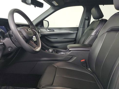 Used 2025 Jeep Grand Cherokee L Limited w/ Luxury Tech Group II image 9