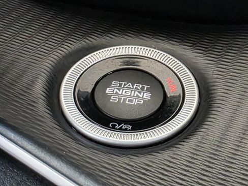 Used 2024 Jeep Grand Cherokee Laredo image 20