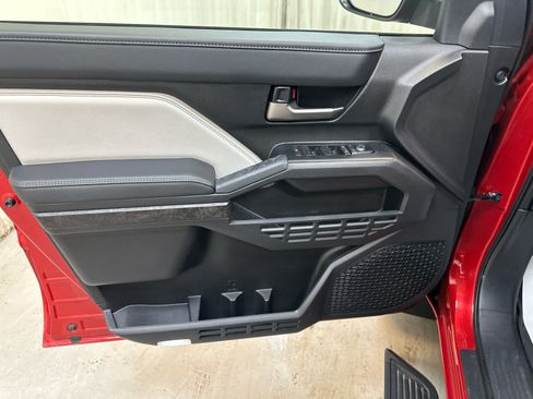 Used 2025 Toyota Tacoma Limited AWD/4WD image 27